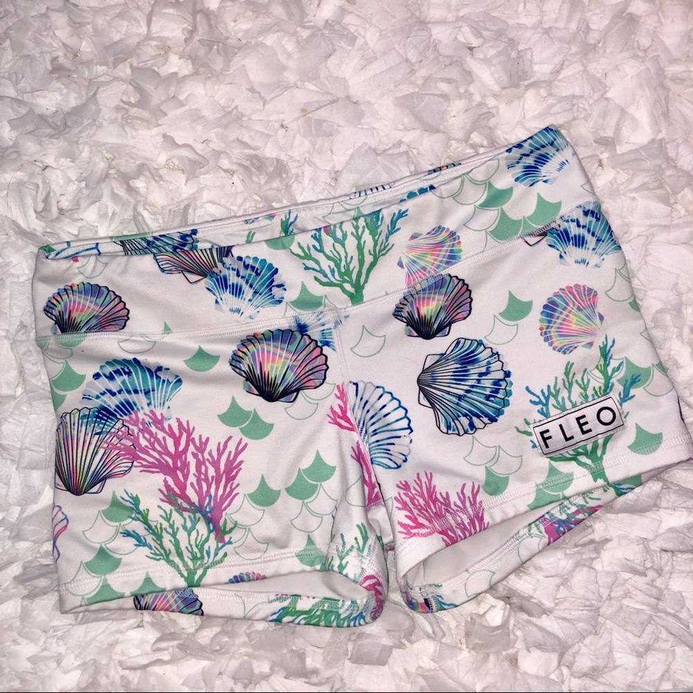 FLEO Sea of Shells 3.25 Shorts ** Large
